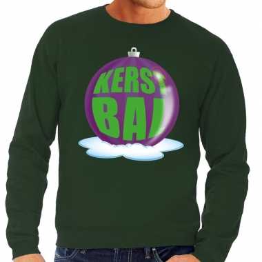 Foute kersttrui kerstbal paars op groene sweater voor heren