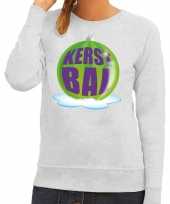 Foute kersttrui kerstbal groen op grijze sweater voor dames