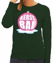 Foute kersttrui kerstbal roze op groene sweater voor dames